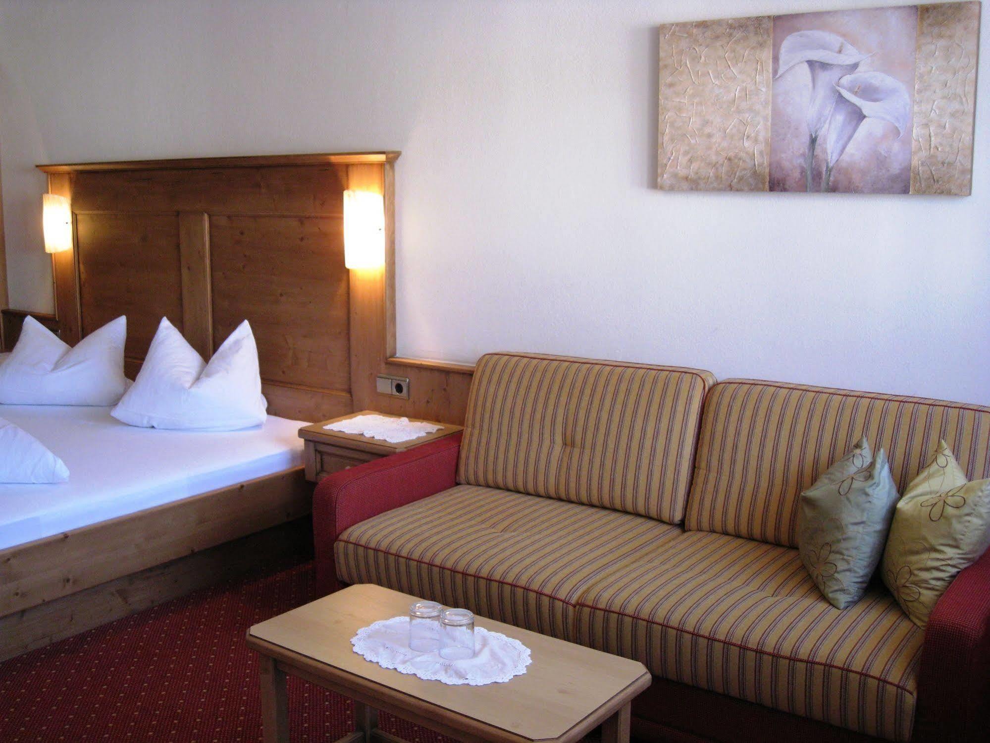 Apart Hotel Garni Strasser Zell am Ziller Exterior foto