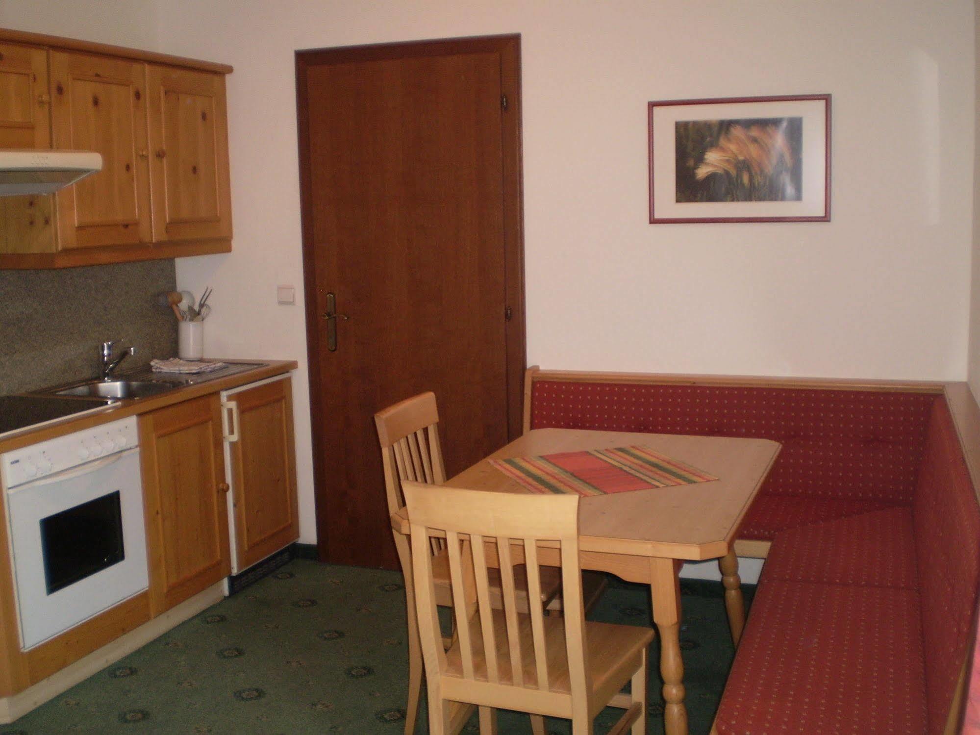 Apart Hotel Garni Strasser Zell am Ziller Exterior foto